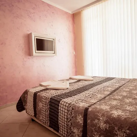 Biato Aparthotel Sluneční pobřeží